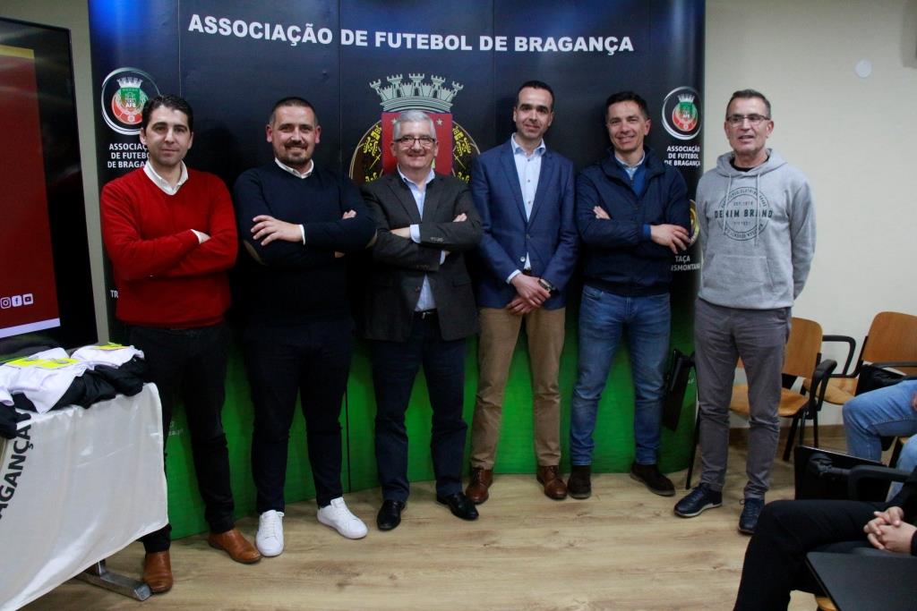 Associações de futebol continuam a ter dificuldades em reter árbitros
