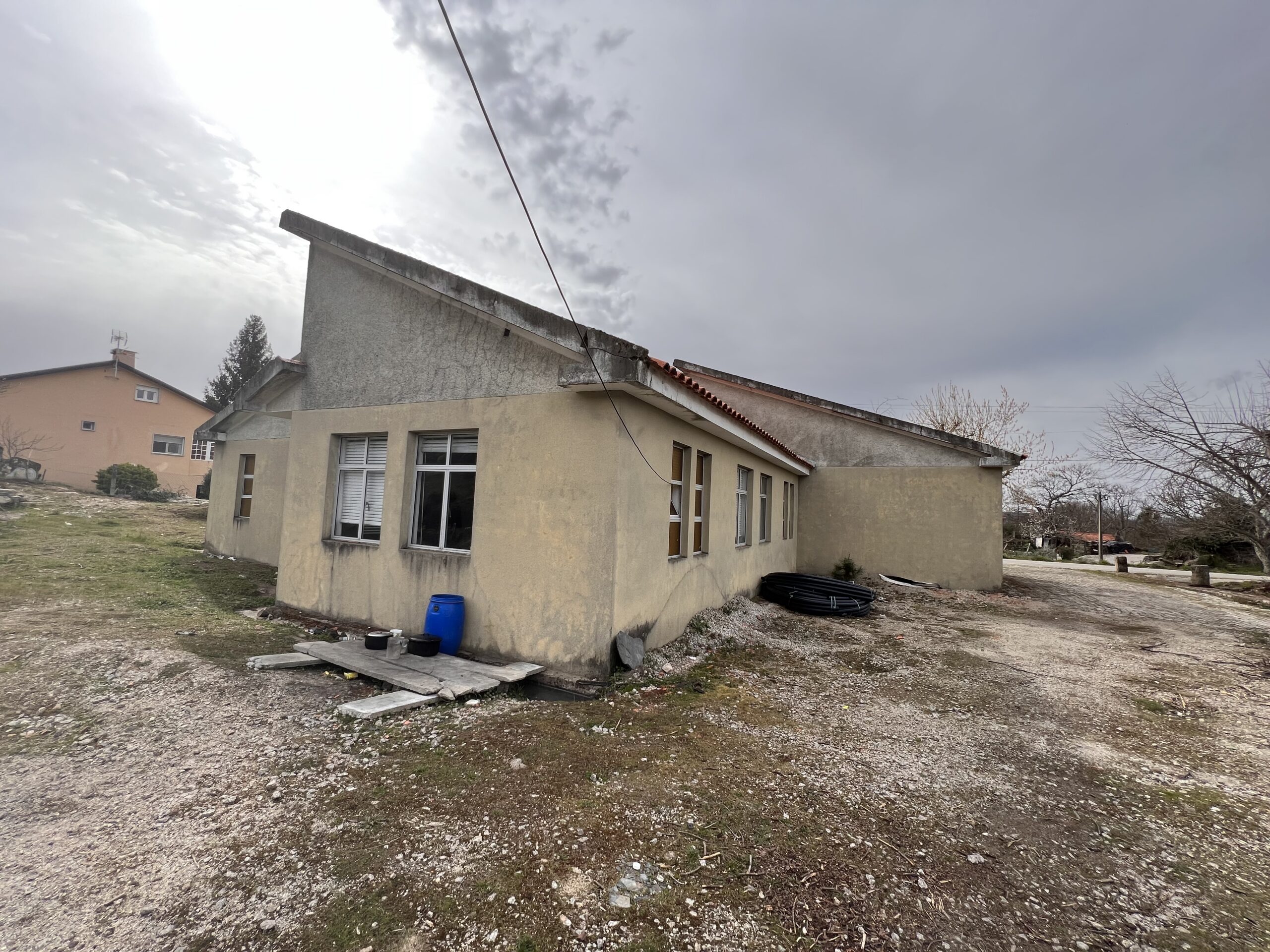 Indianos a viverem em condições indignadas em Pinheiro Novo já deixaram aldeia