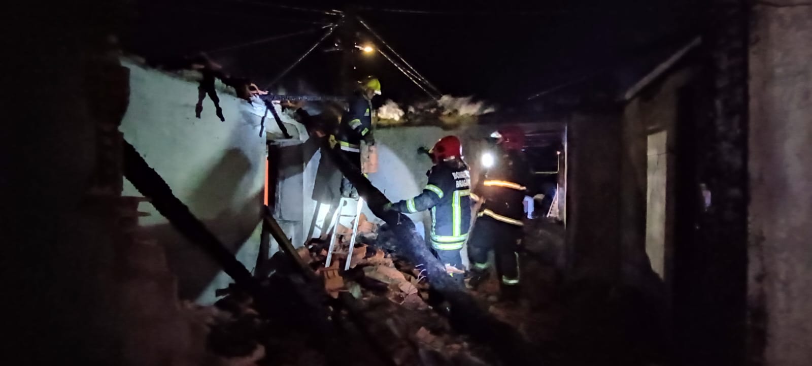 Casa ardeu esta madrugada em Grijó de Parada