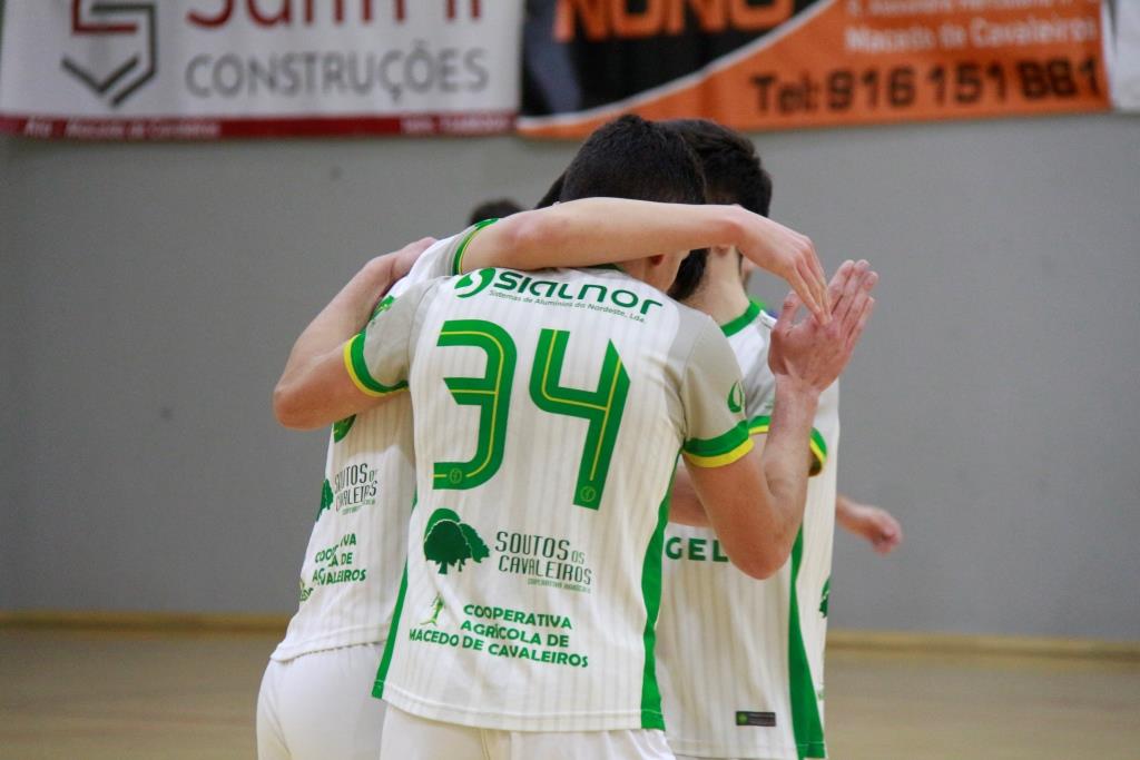 Macedense termina campeonato com derrota nos Açores