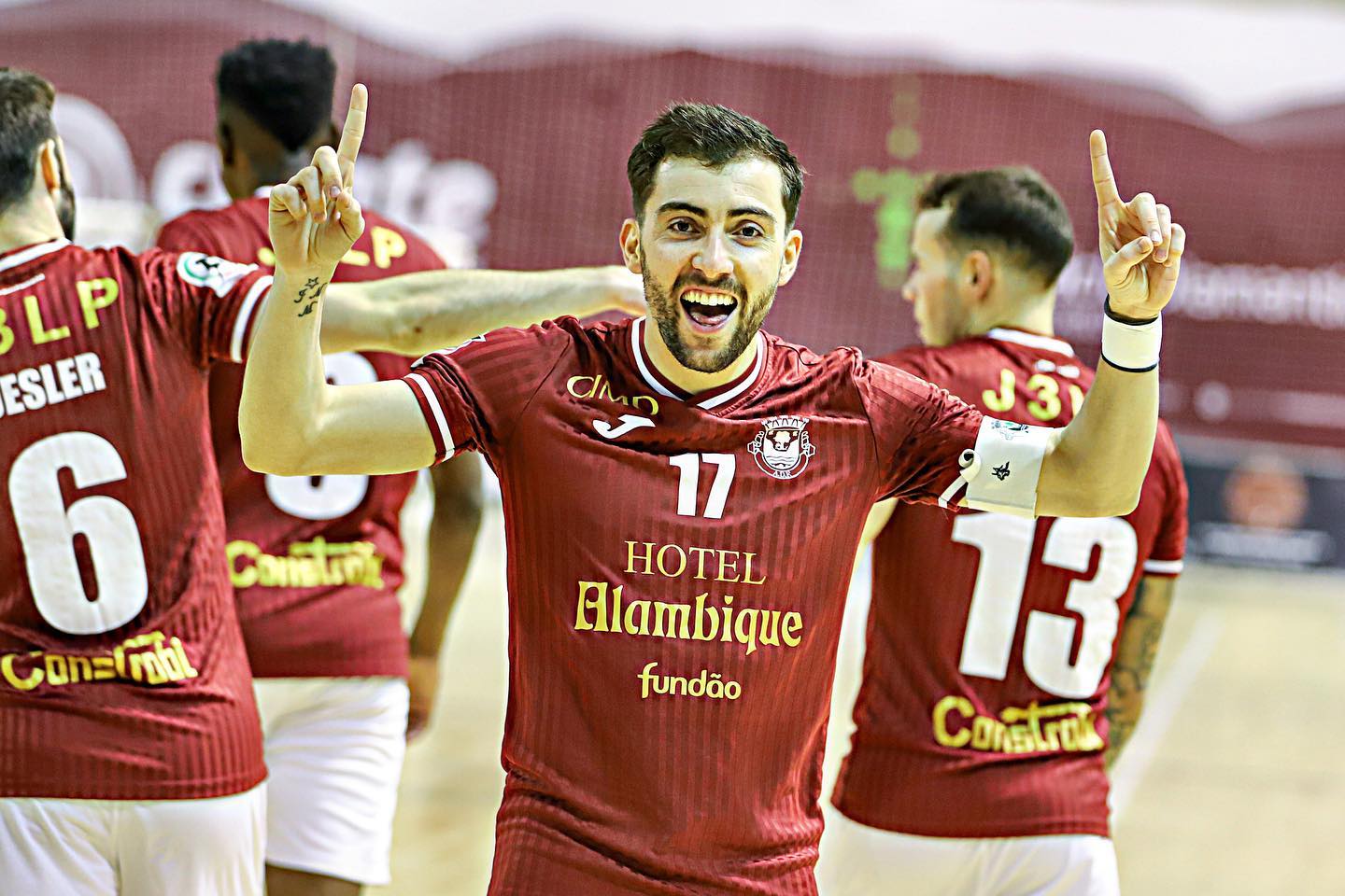 Mário Freitas rejeita propostas para jogar fora do país e avança para a 11.ª época na A.D. Fundão