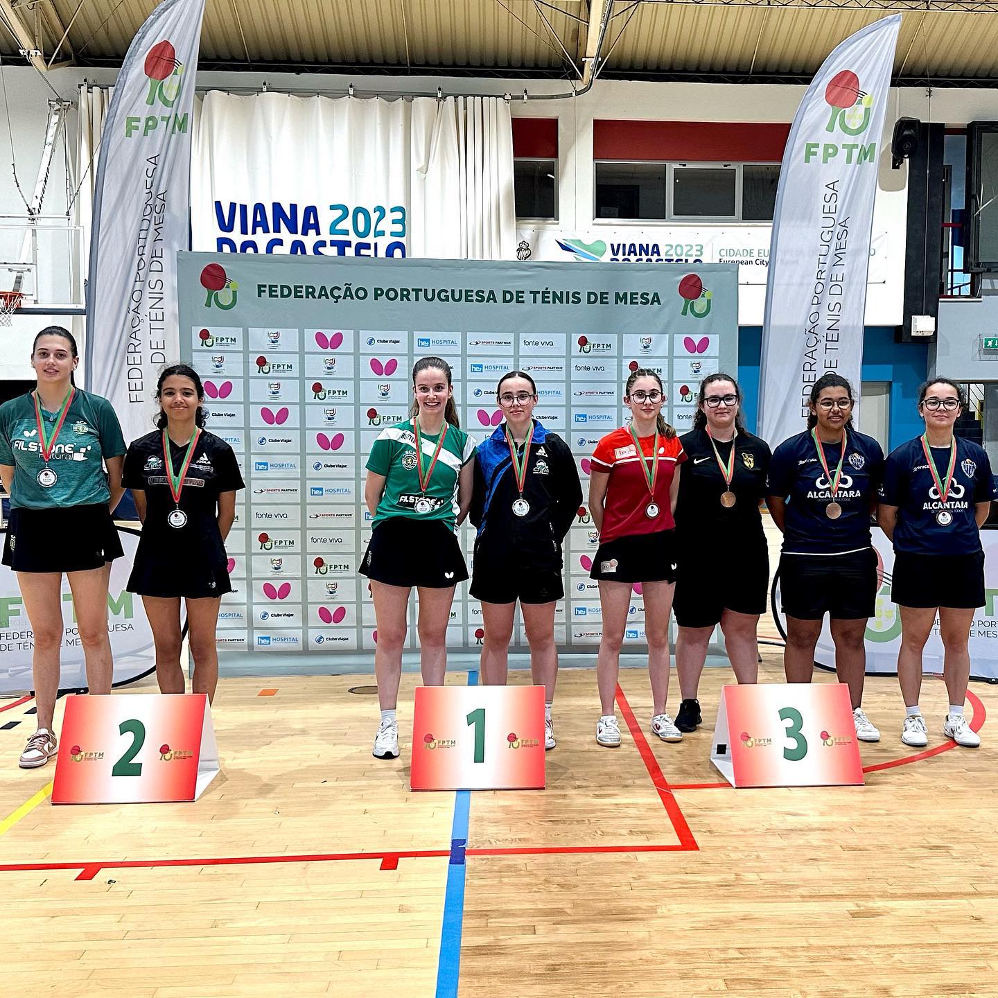 Mariana Santa Comba conquista título nacional em pares sub-19