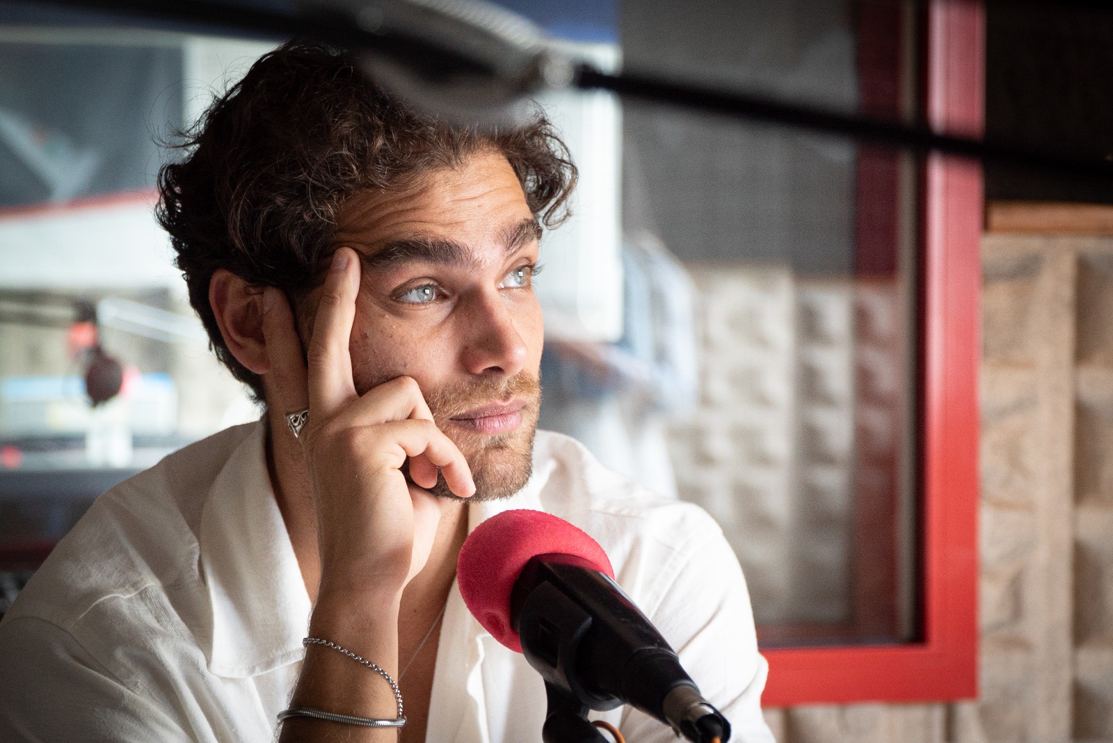 Entrevista ao brigantino Hélder Afonso, protagonista da nova série da RTP 1: “Orgulho-me muito daquilo que ali está”