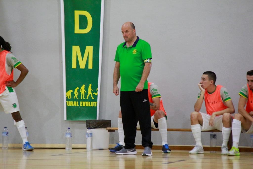 Costinha renova por mais uma temporada