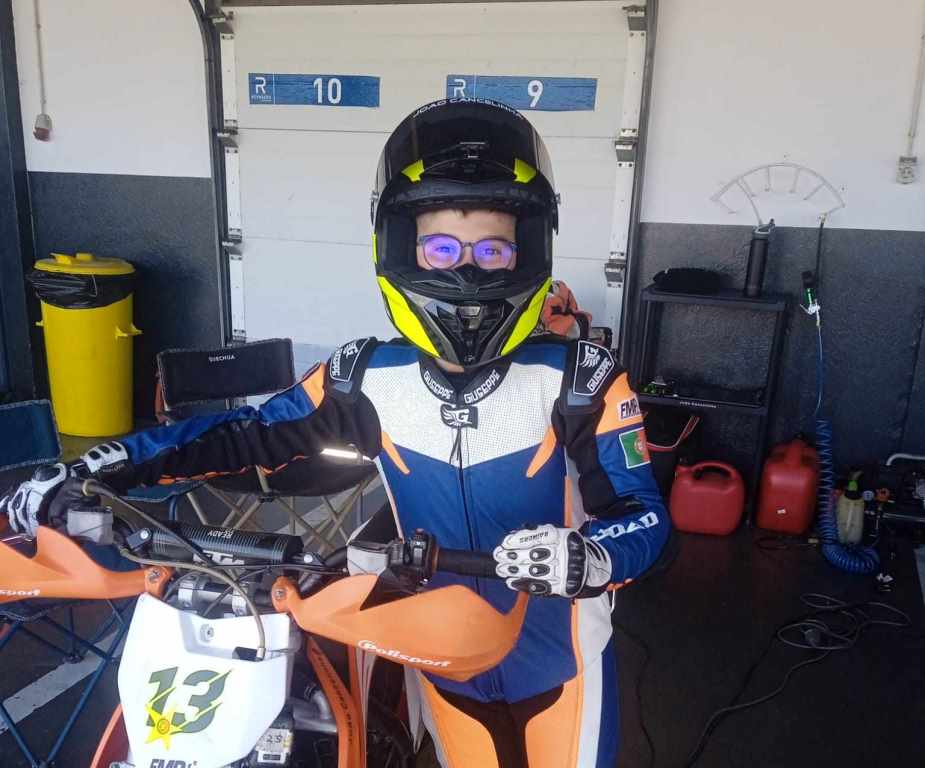 Cancelinha estreia-se em minisupermoto