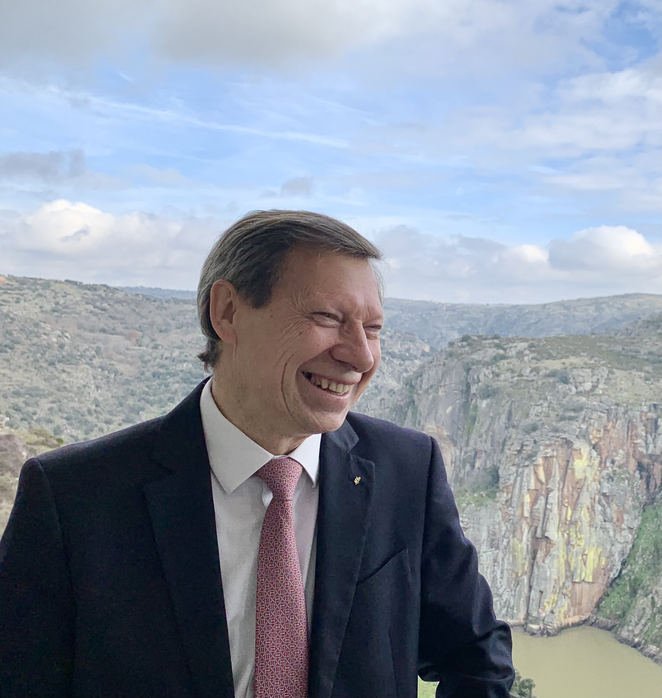 “As pessoas sentiam-se envergonhadas, tentavam falar o fidalgo e com a lei isso muda radicalmente, passou a haver um orgulho, uma proa de falar mirandês”