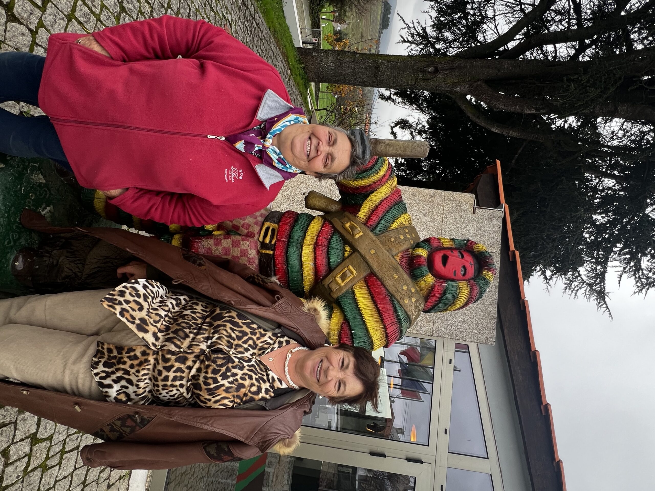 Milhares de pessoas rumam anualmente a Podence para conhecer mascarados coloridos