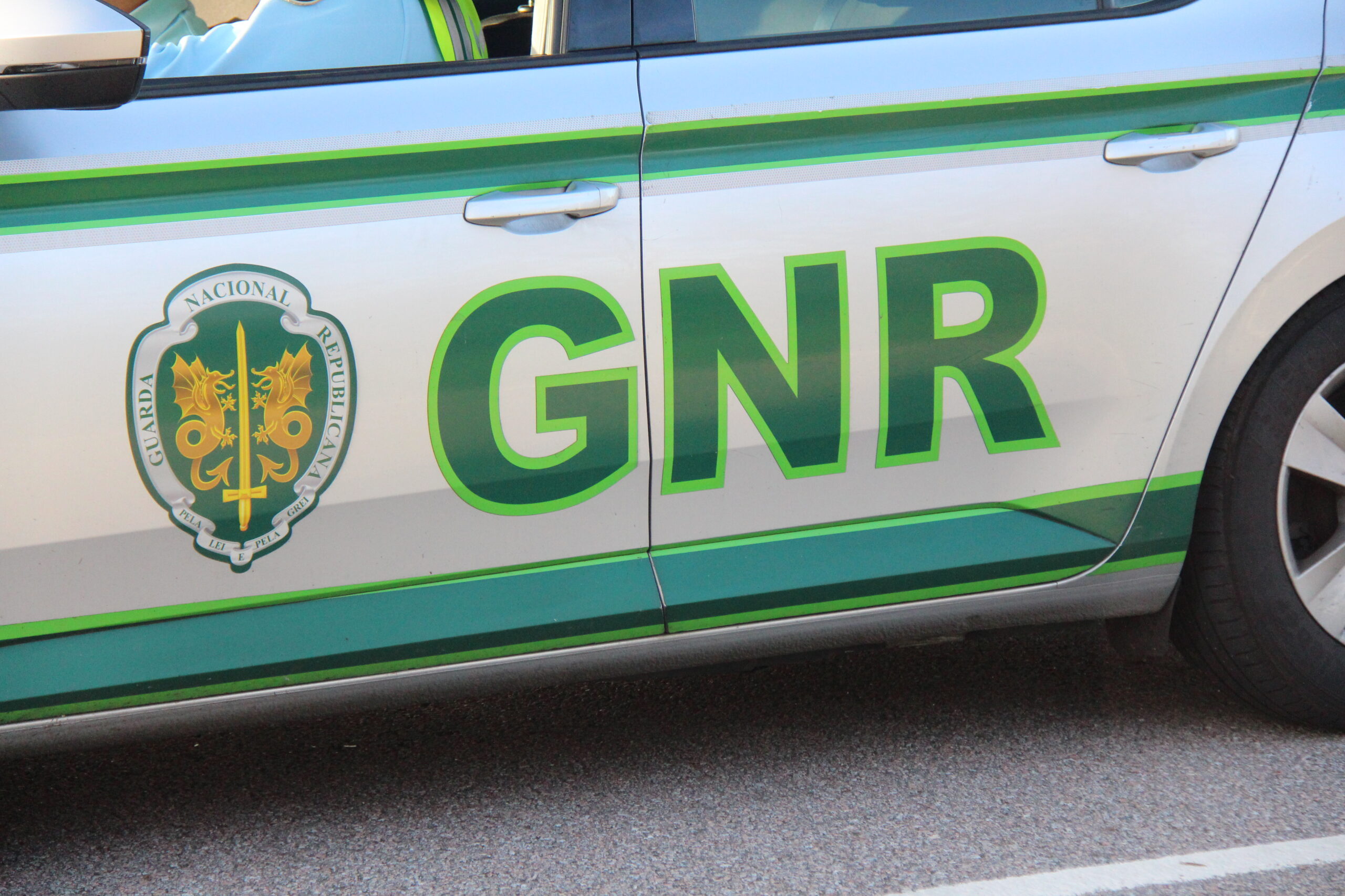 Detido em Bragança por violência doméstica contra a tia fica com pulseira electrónica