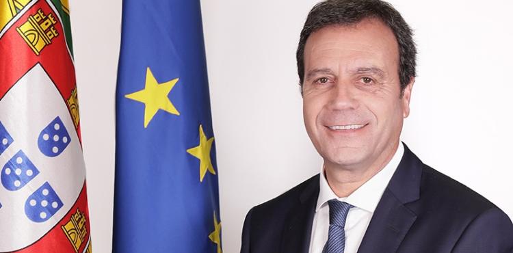 Hernâni Dias não informou Primeiro Ministro da constituição das empresas