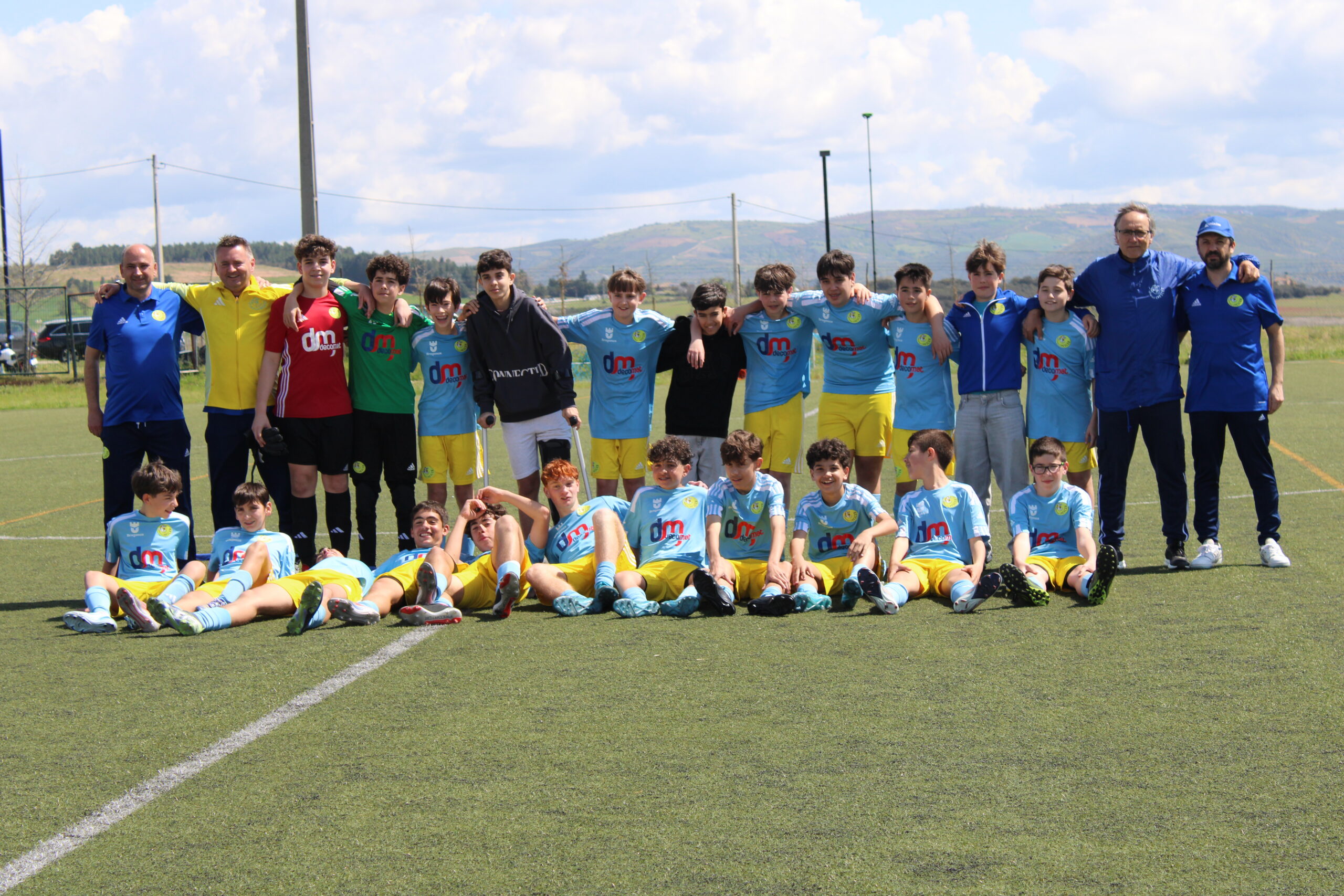 Escola Crescer conquista título de futebol distrital em iniciados