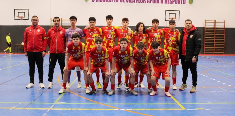 Escola Arnaldo Pereira opera reviravolta nos últimos minutos e isola-se na liderança da Taça Nacional Sub-15