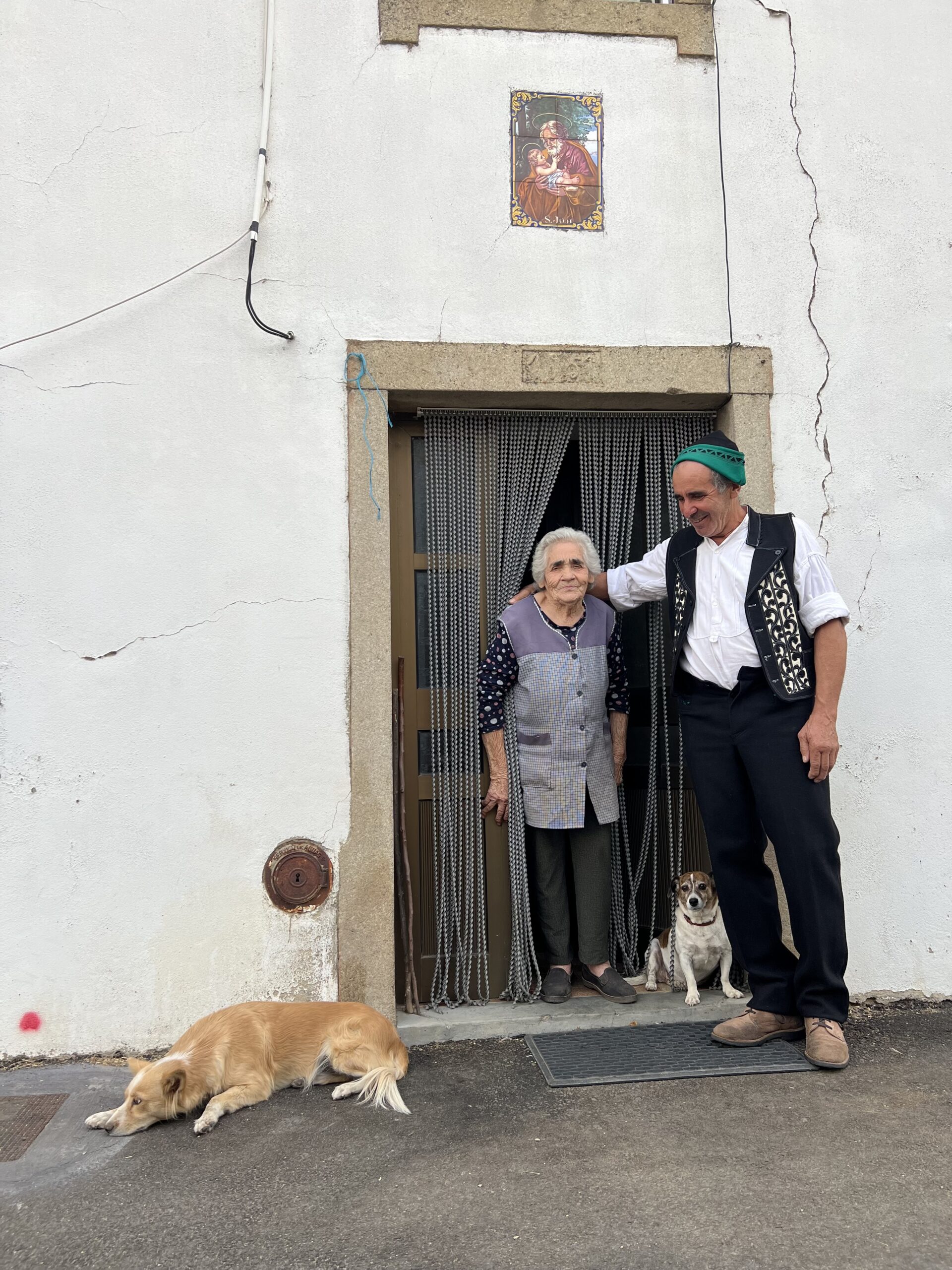 Dicionários, glossários e incentivo à produção literária em mirandês são urgentes para que a língua não morra